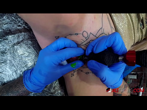 ❤️ Extremt tatuerade snyggingen Sully Savage fick en tatuering på sin klitoris ❤️ Porno at us sv.recetasketo.top